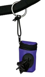 Distributore sacchetti igienici cane Trixie viola agganciato al guinzaglio